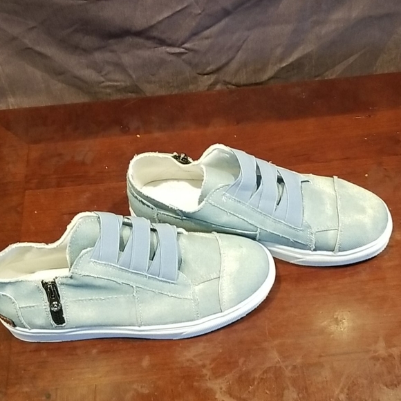 Shoes - Picture 2 of 2